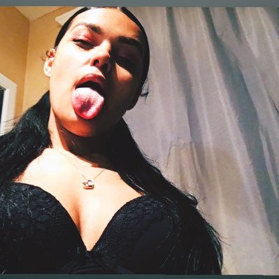 officialtinaa_'s profile picture. New Twitter , follow me , retweet , this is not a fake page so please stop asking me that. ♋🆕🏝🎀♥👑💋