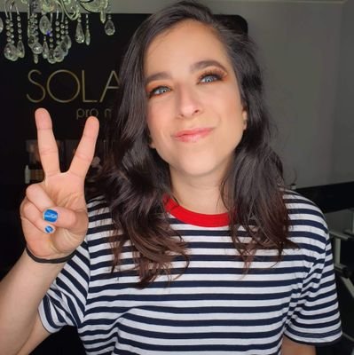 Comunicadora y artista escénica 🎭 A veces canto, dibujo y pinto. Toda opinión, obviamente, es a título personal.