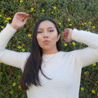 PolvoPaulina's profile picture. Just read.