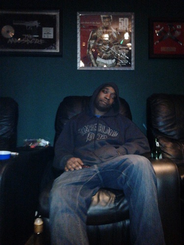 We eat sleep music over here.24/7 hip hop n r&b.hit me up for beats/recording.over 10yrs of engineering experience. #teamfollowback #G-UNIT affiliated.