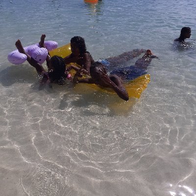 Loiic66852510's profile picture. Always happy