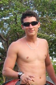 estudante de ed. física, professor de musculação e personal trainer.