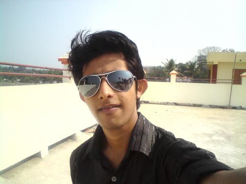 I m jz a simple guy who wantz to be happie in lyf..