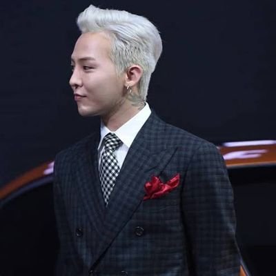 UNREAL ㅡ 1988`s best sperm. the man who lately is stealing the attention of the world, he's Kwon Jiyong known as G Dragon.