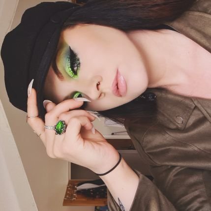 Founder and owner of @lois_cosmetics