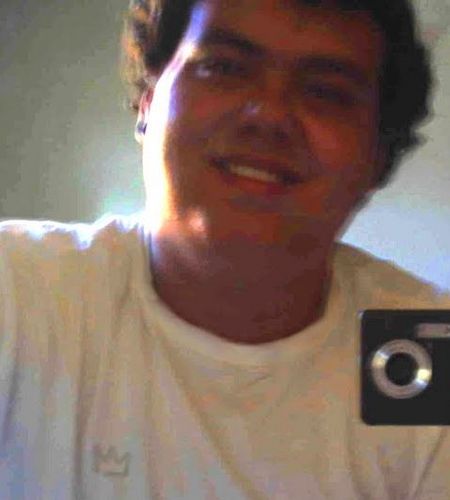 Brasileiro, trirriense, 20, canceriano, estudante, acima de tudo Vascaíno e feio !