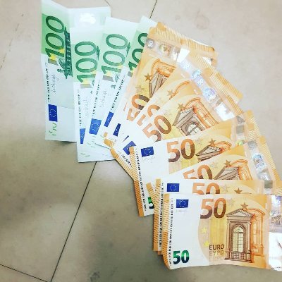 Je suis un Moneyslave depuis de nombreuses années.
J'ai 35 ans et je suis de Marseille.
Je recherche des Moneymiss pour me dépouiller en virtuel et en réel!!!
