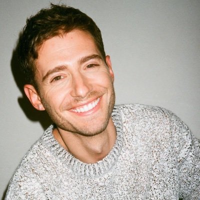 WrencerShipper's profile picture. ☆ pretty little liars fan 
☆ reign fan
☆ lover of everything julian morris ❤︎
☆ julian replied 3 times & follows
☆ marlene king replied 7 times