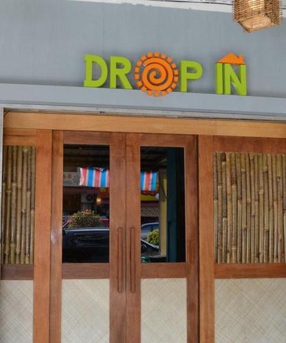 DROP IN ♥ Guest House is a budget hostel which provides you a pleasant stay at affordable price in Kuching. We are located in the centre of the city district.