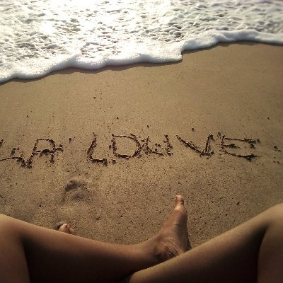Queri_la_louve's profile picture. je suis une étincelle de vie larguée dans le monde.