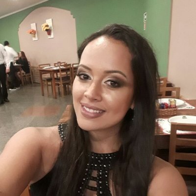 Professora, pesquisadora, mãe, casada e cristã.