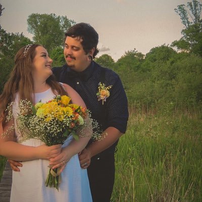 _ShakeTramp's profile picture. | Wife | Only truly happy at concerts | Make-up addict |