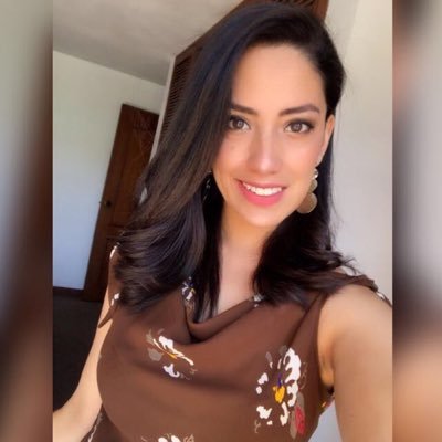 Melómana, cinéfila, amante de la comida, el chocolate, toda clase de arte, la arquitectura, los niños, los perros y la naturaleza ♡
