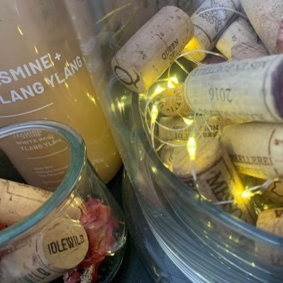 hospitalityheux's profile picture. she/her. paying reparations is the principled way for white people to overturn our parasitic relationship to all colonized people. https://t.co/GN1pvHKgYi