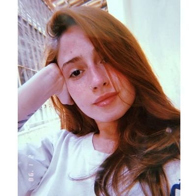 crlnfreitas's profile picture. Preguiça de pensar em algo pra botar na bio