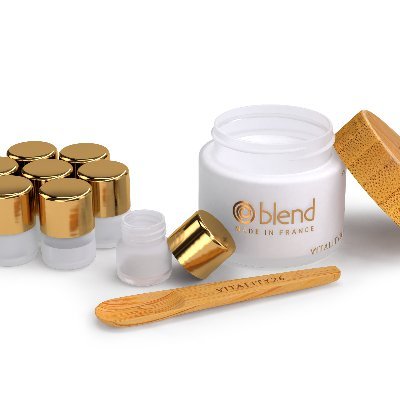 Blend's proprietary at-home activation system and ingredients proudly sourced from France guarantee the world's most fresh, potent and pure skincare treatment.