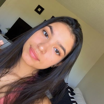 abrilguevaraa's profile picture. insta: abril.guevaraa