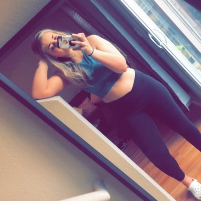 Brookiie33's profile picture. •Certified Dog Cuddler •Experienced Credit Card Abuser •Margarita Addict