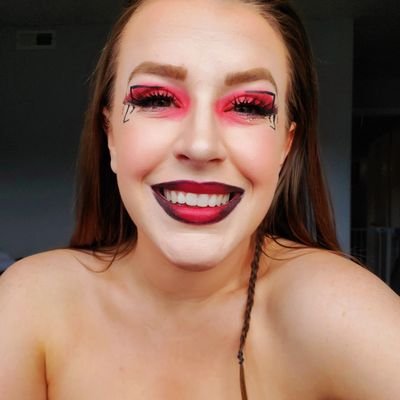 elyse_christine's profile picture. You can expect a minimum of 1 typo per 140 characters.