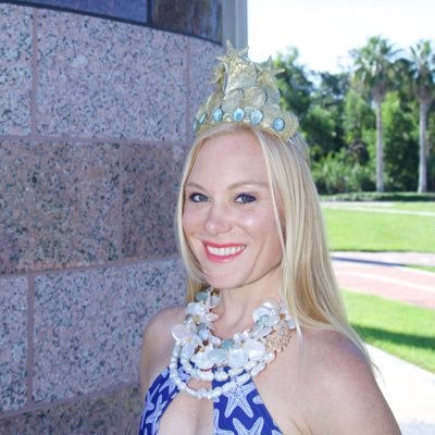 ShelleyMcKernan's profile picture. ✨Professional Mermaid ✨Coquina’s Mom✨ The Conservation Mermaid✨🖖🏼🇺🇸🐚🧜🏽♀️💧