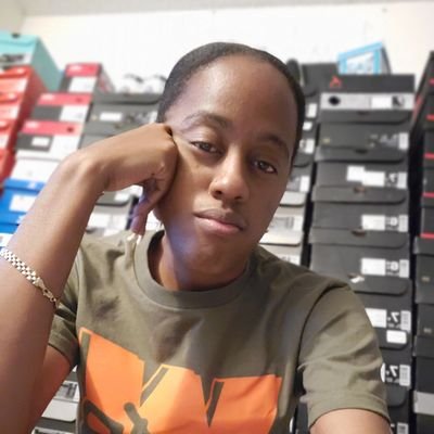 #sneakerhead #chickswithkicks
Sneaker obsession 👟 👟 👟