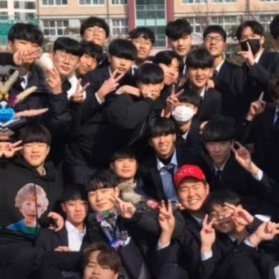 Alllive66701501's profile picture. Hello! We are a group from South Korea who are trying to spread the word that all lives matter. And we just want to see a change. So no hate on are posts.