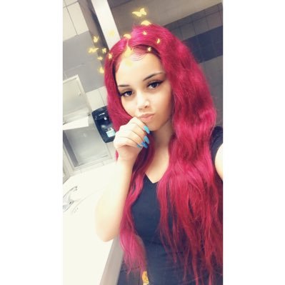 insta; @dessbabe_