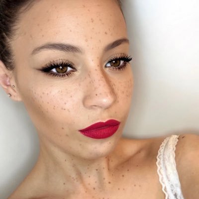 CrispydeKellogs's profile picture. Estudiante de maquillaje profesional 💄🎨