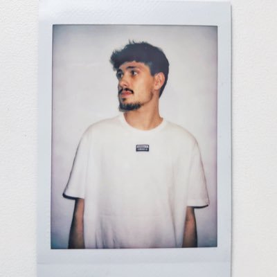 | 🤓 frontend developer @steuerbot | 👴29 | 💻 Technology | 💭 Ideas | 🎨 Design | 🖤 Usability | 🌍 Futurematters | 📸 iPhone |