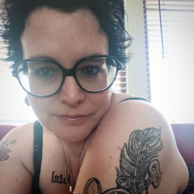 Sociolinguiste québécoise, historienne de la langue, autrice, geek, insolente (apparemment), j'essaie de dire des choses sérieuses, et j'échoue lamentablement.