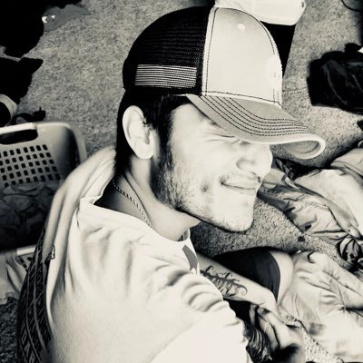Live your best life.
25 year old year old attempting my first $10k/month in the next 12 months.
Documenting my journey.