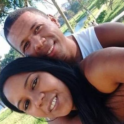 Aparentemente fechada, mais na intimidade super divertida.kkkk