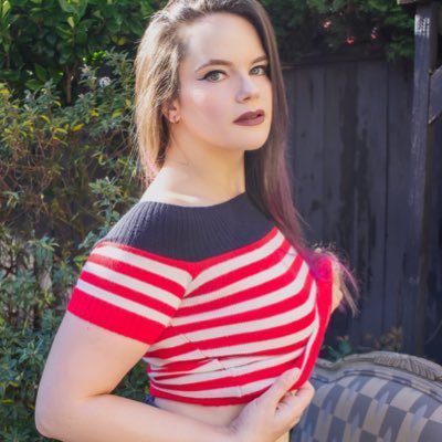 Content Creator. Onlyfans. Feminist. Giant Human. Healing Hugs.