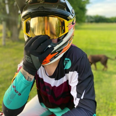 Lindsey72892941's profile picture. 