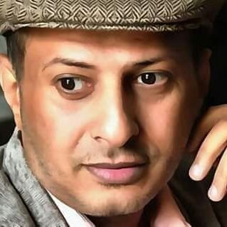 أنا في عيون القلب لون صلاته
وخطيئتي الكبرى تزيد بهاء