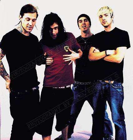 xoxoxzakixoxox's profile picture. LONE ONES大阪三越伊勢丹店スタッフです。BWL,CORE JEWELSも取り扱っております。以前BWL阪急メンズ館に居たロン毛です。お気軽に接して下さい☆