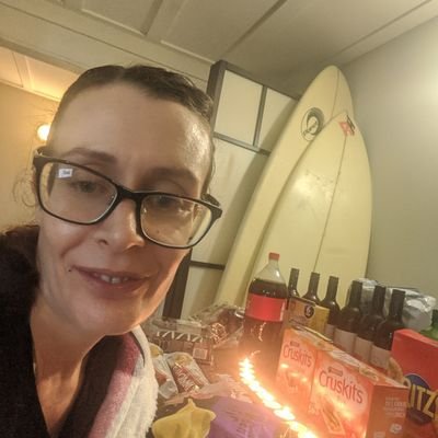 Am a Jewish artist thts loves wine! dancing is my favorite. I work in Childcare! I love babies. I love living in Bondi beach! am studying interior design .
