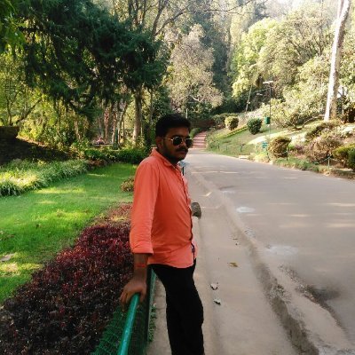 MonishNsm's profile picture. ADMK ERODE 🌱 ⚫⚪🔴 ✌️