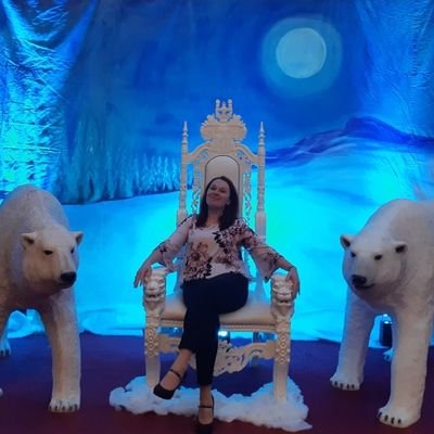 Lover of books, shoes, hedgehogs, theatre/event cinema. Cries at all things beautiful. Prolific retweeter of people that are funnier/more intelligent than I am