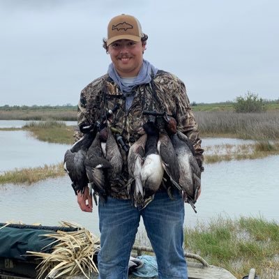 drakebustly's profile picture. I miss 100% of the shots I take.