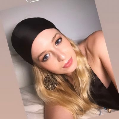 HolliDee Profile Picture