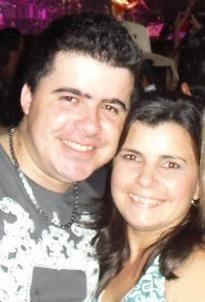 Trabalha na empresa Paraty Atacado e nas horas vagas adoro jogar poker!!