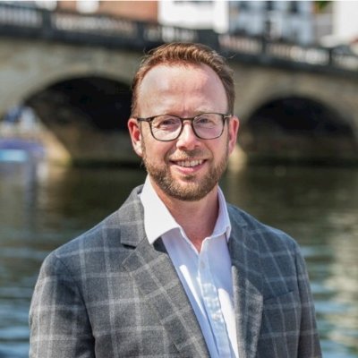 Phil Booth has over 36 years' experience in residential estate agency and is a long-time Henley-on-Thames native - call on 01491 876544