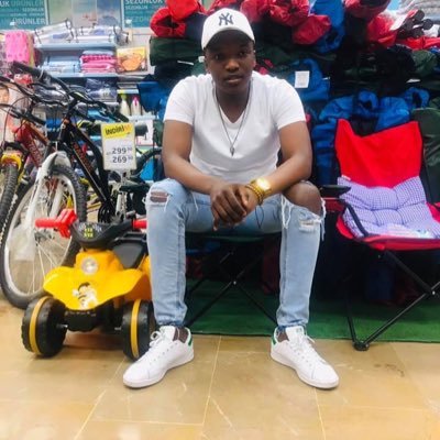SabataModise's profile picture. 🏡 🇿🇦                                                          📍 🇹🇷 📚                                           Aspiring Mechatronics engineer 👨💻