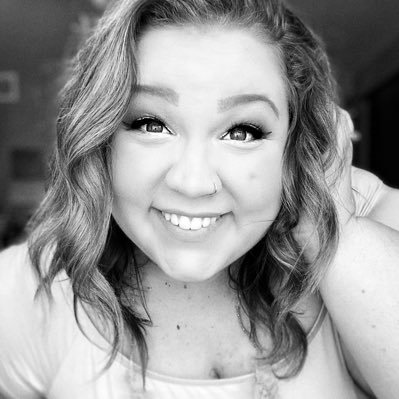 29♥️ • Chicago native🏙 • Therapist🤔 • Saved by grace✝️ SC: shannon.gier🤳