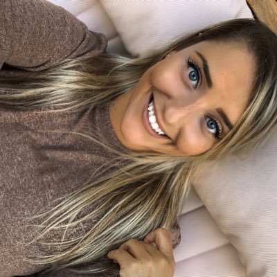 rachelamiebrock's profile picture. peace & love 🖤