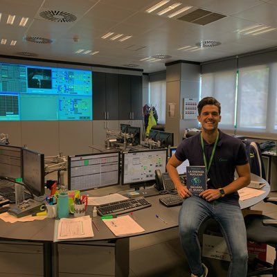 Ingeniero Industrial 📐🏗📊 
Ingeniero Nuclear ⚛️☢️🏭 
Córdoba 
“El talento, en buena medida, es una cuestión de insistencia”.