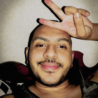 Enquanto uns buscam perfeição, eu só procuro felicidade.