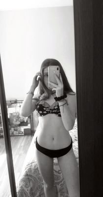 lucii1695's profile picture. lo que es tuyo vuelve solo.