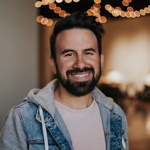 Christ follower. Husband. Father. Worship pastor of @heritageaz. Photographer. Laugher.